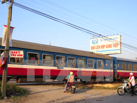 Lối rẽ từ quốc lộ 5 vào thôn An Thái - một trong những 